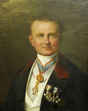 Das Portraitgemälde zeigt Lisch in einer Militäruniform mit Auszeichnungen.